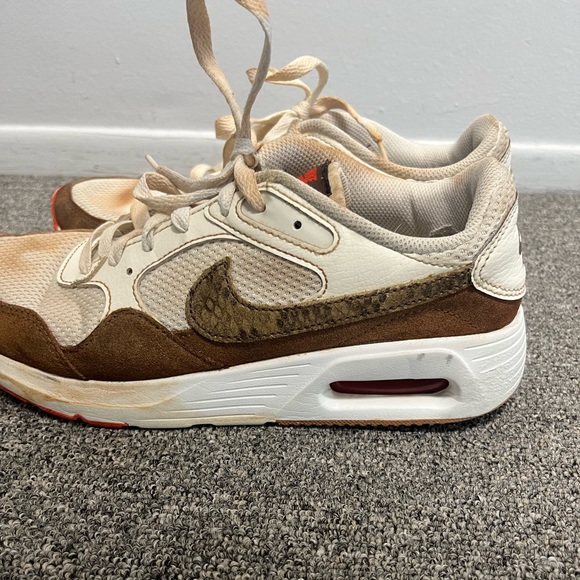 Woman’s Nike Shoes 8.5 - Picture 7 of 8